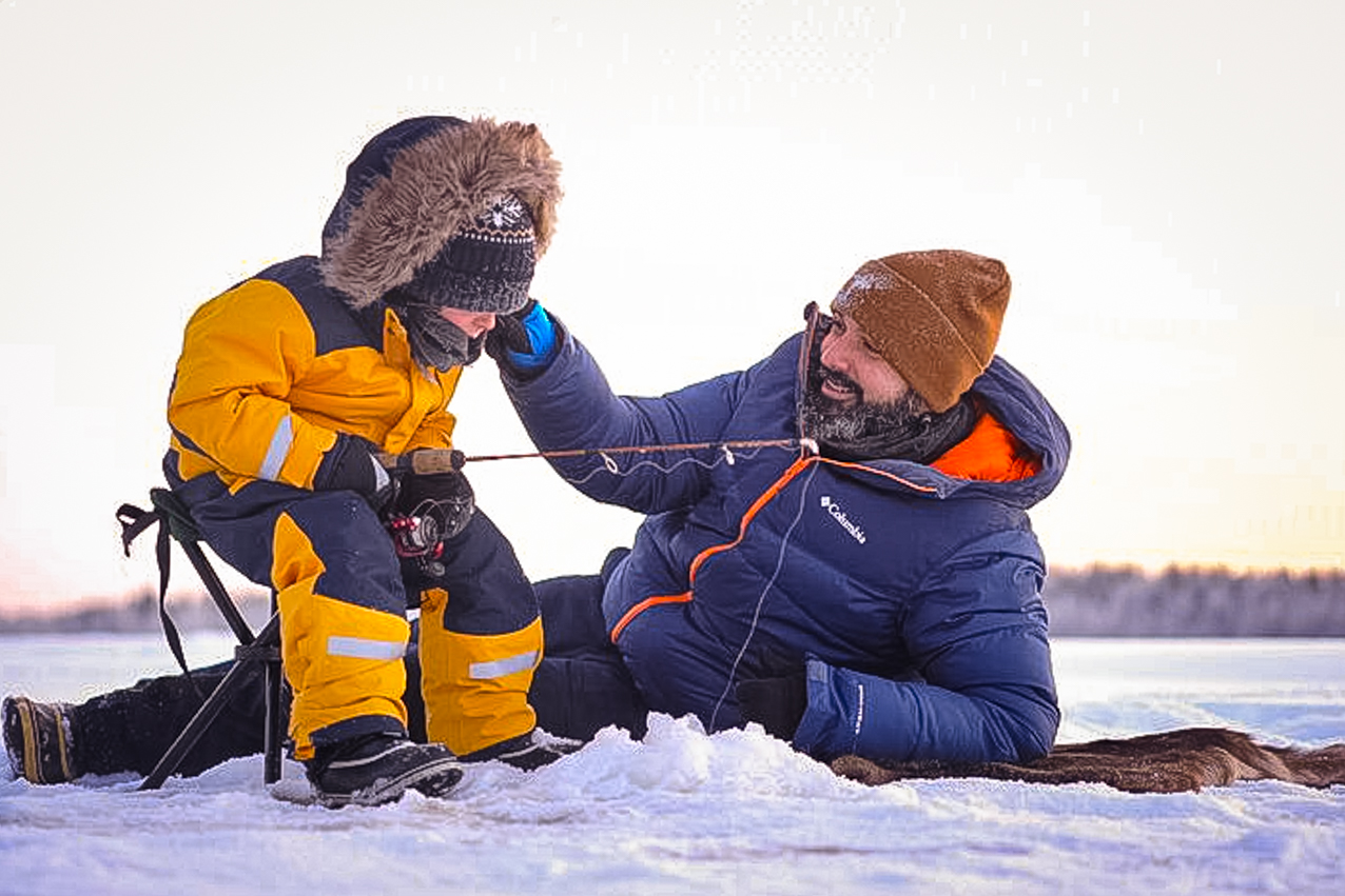 Excursion de pêche sur glace en famille à Rovaniemi