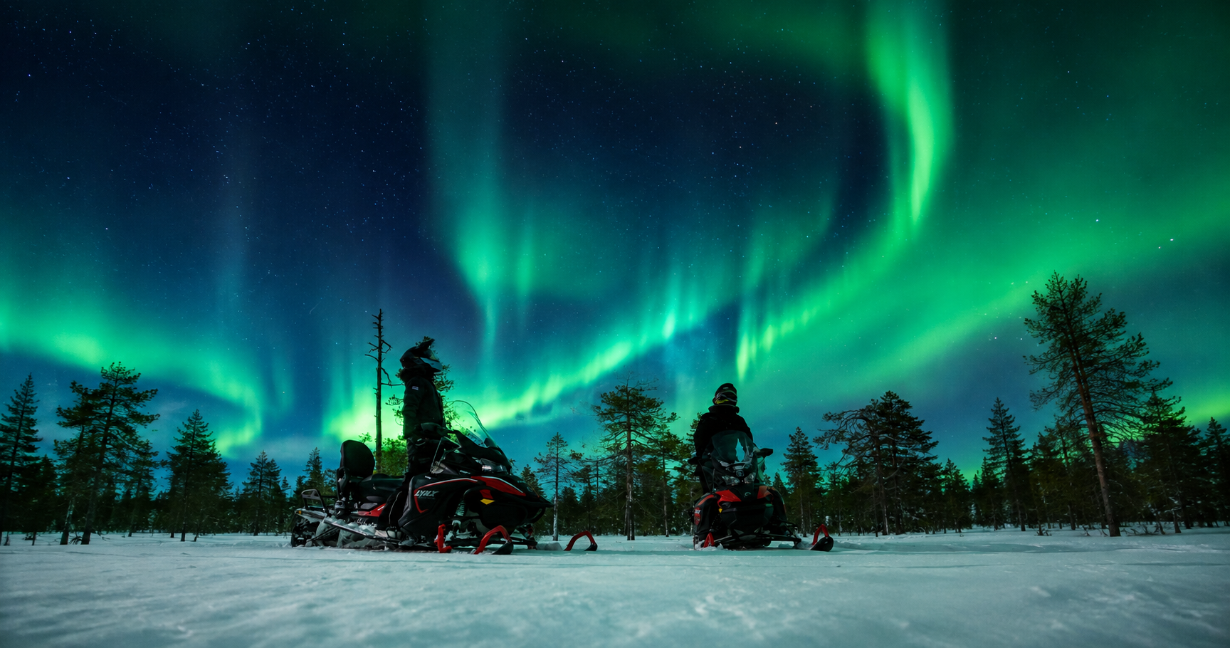 Aventure nocturne privée en motoneige sous les aurores boréales à Rovaniemi