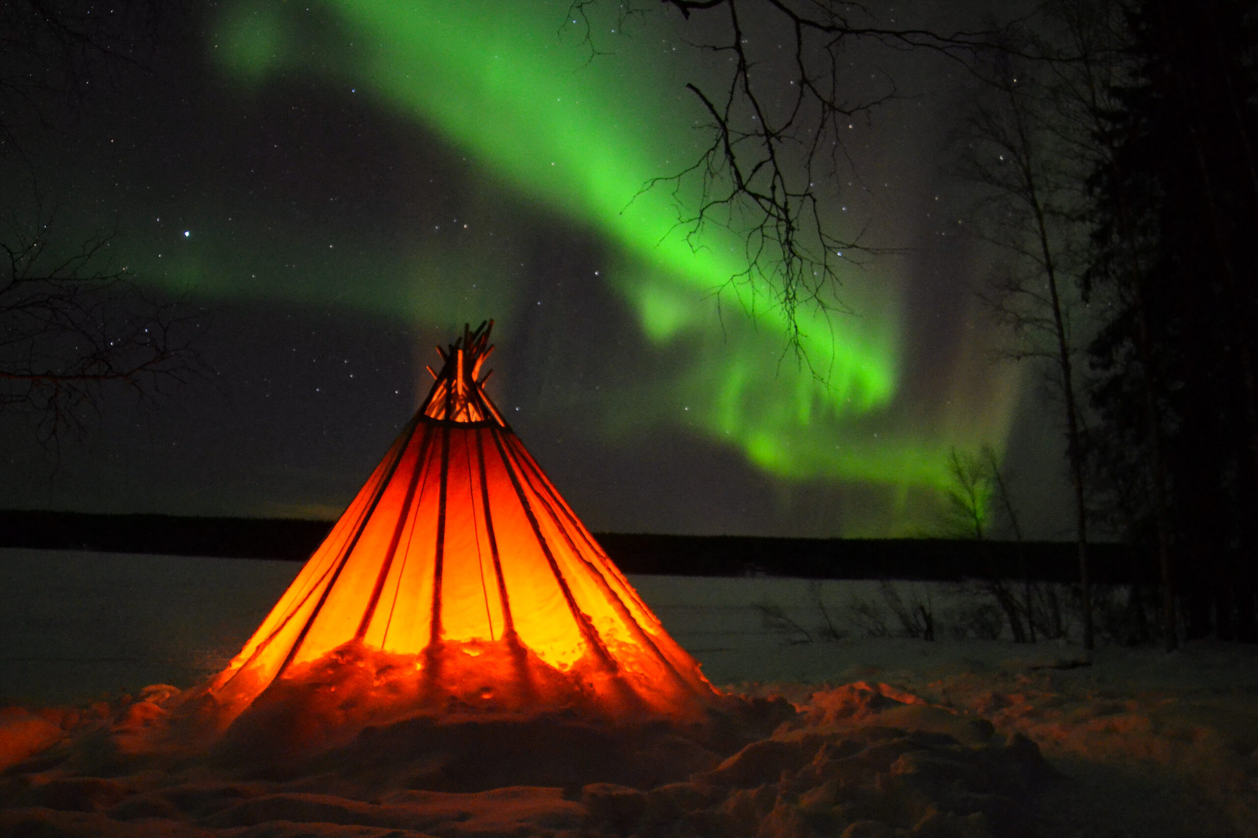 Soirée privée aurores boréales dans un tipi traditionnel à Rovaniemi