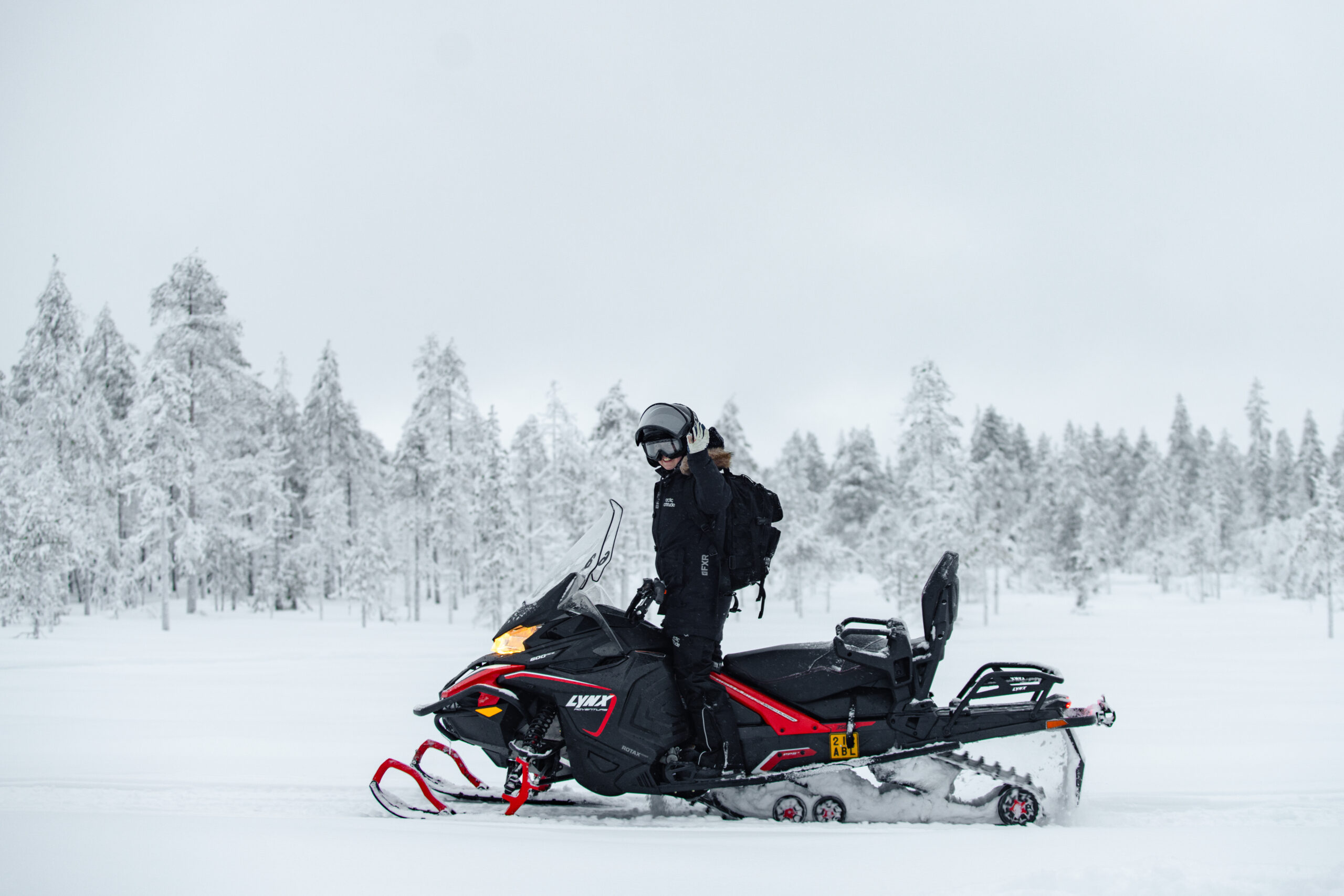 Private 4-hour snowmobile adventure in Rovaniemi