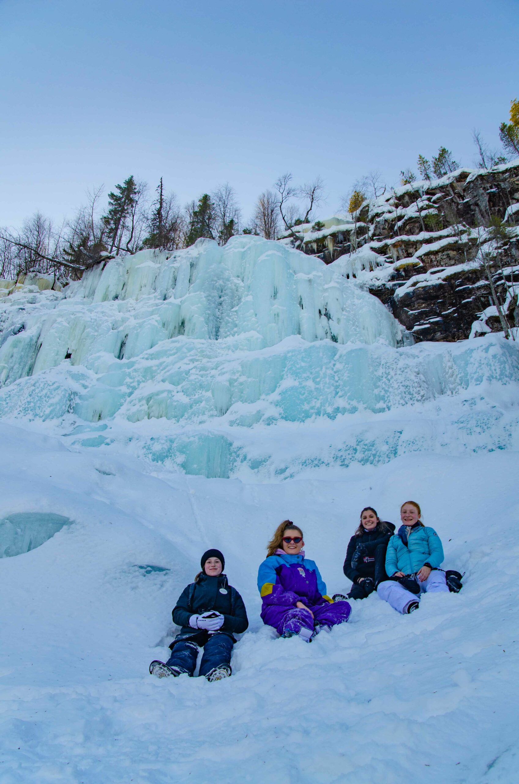 Excursión a las cascadas congeladas de Korouoma desde Rovaniemi en grupo reducido