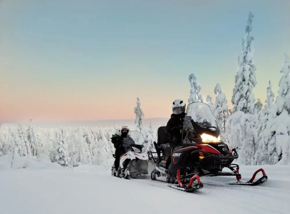 Private 2-hour snowmobile adventure in Rovaniemi